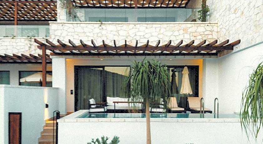 Lures Hotel