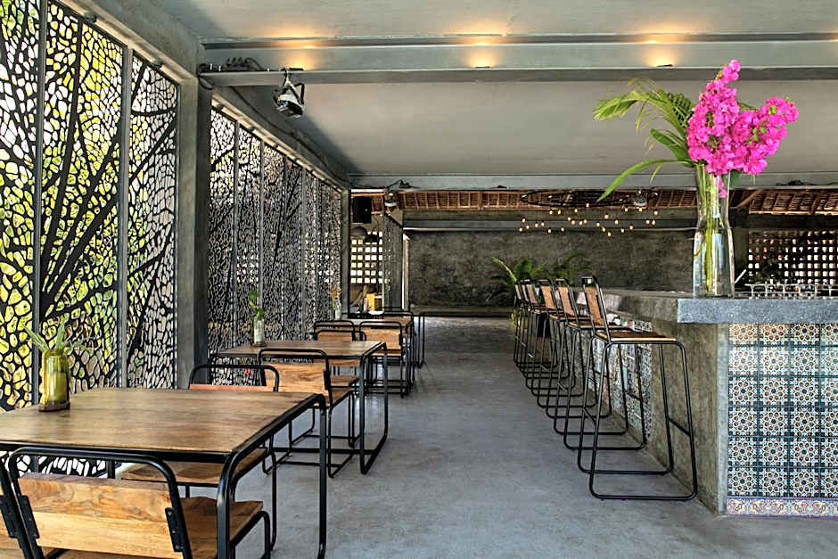 Casa Beach Hotel "Casa Del Mar"