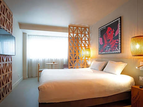 Classic Triple Room with One Double and One Single Beds - City View