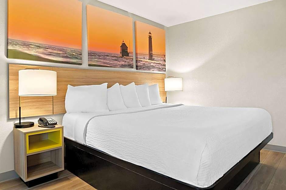 Days Inn & Suites by Wyndham Warren