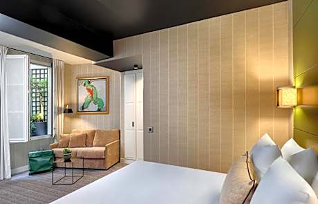 Family Room (2 Adults + 1 Child)