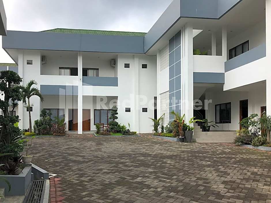 Hotel D88 Mitra RedDoorz near Santera Flower Garden