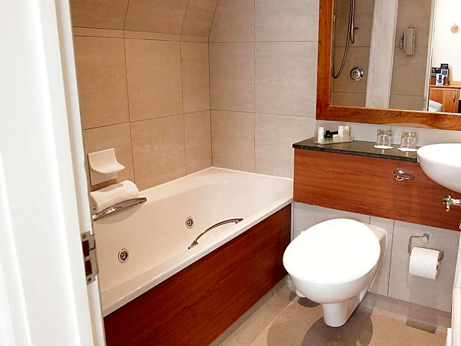 Harbour Heights Hotel