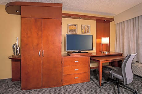 Room, 2 Queen Beds (Mobility Accessible, Tub) (2 Queen Beds)