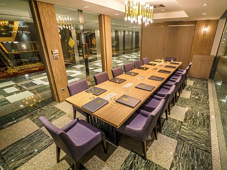 New Season Square Hotel