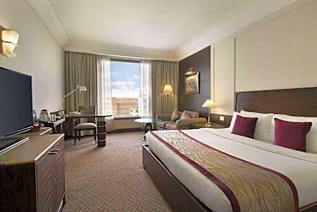 1 King Bed Suite Non-Smoking