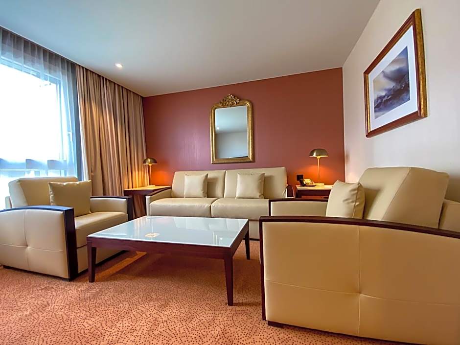 Nash Airport Hotel