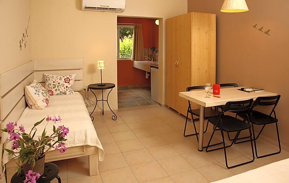 Shaar Hagolan Kibbutz Country Lodging