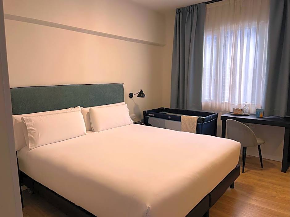 Tres Torres Atiram Hotels