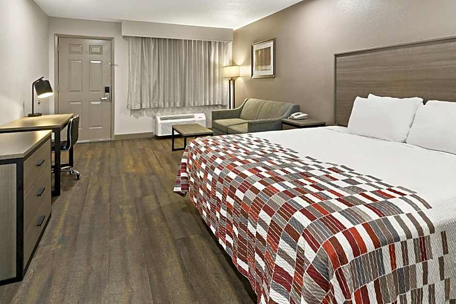 Red Roof Inn & Suites Irving - DFW Airport South