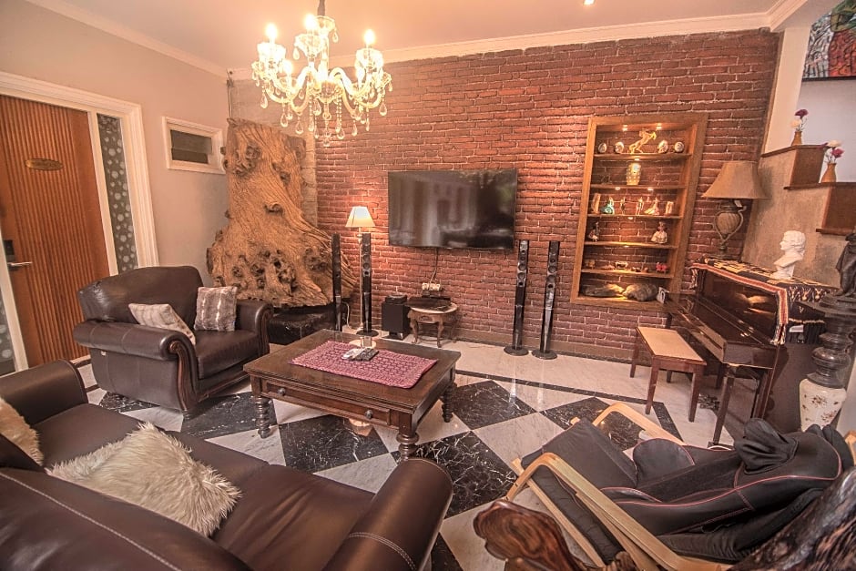 Front One Boutique Baluran Malang