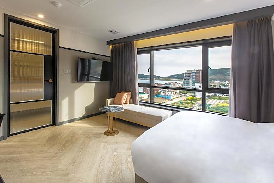 Brown Dot Gijang Yeonhwari