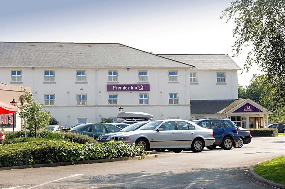 Premier Inn  Cheltenham Central (West/A40)