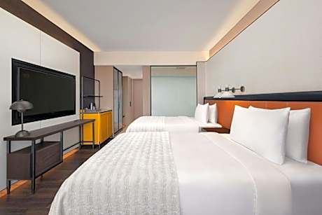 Superior Queen Room with City View