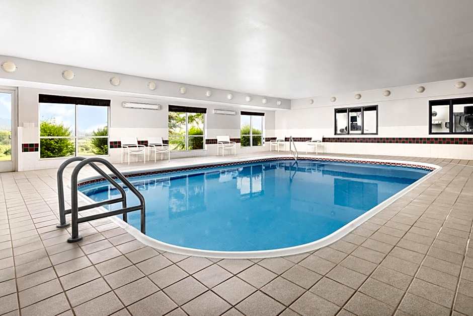 Country Inn & Suites by Radisson, Big Flats (Elmira), NY