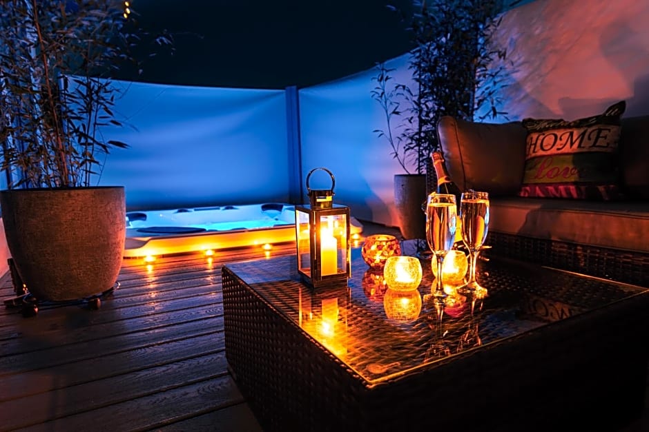 Bluebell Lodge with Hot Tub