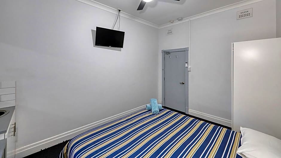Photo 1 of 2 of 1 King Bed