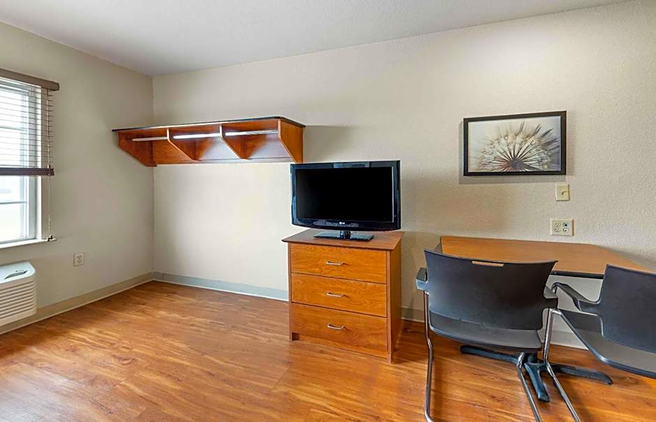 Extended Stay America Select Suites - Wichita - North