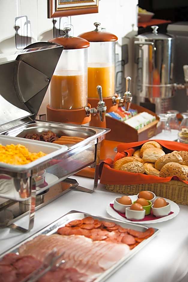 Jade Hotel-Ezüsthíd Hotel