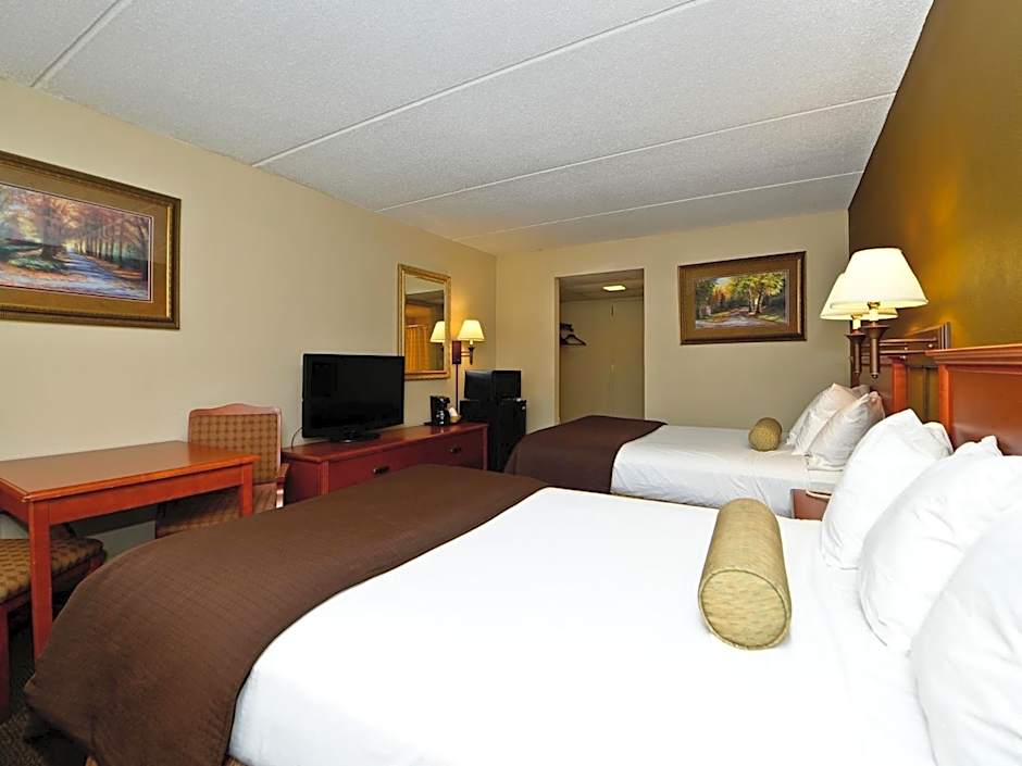 Ramada Hotel & Conference Center by Wyndham Plymouth