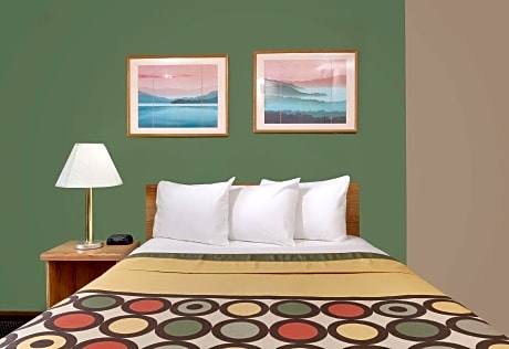 1 Queen Bed Non-Smoking