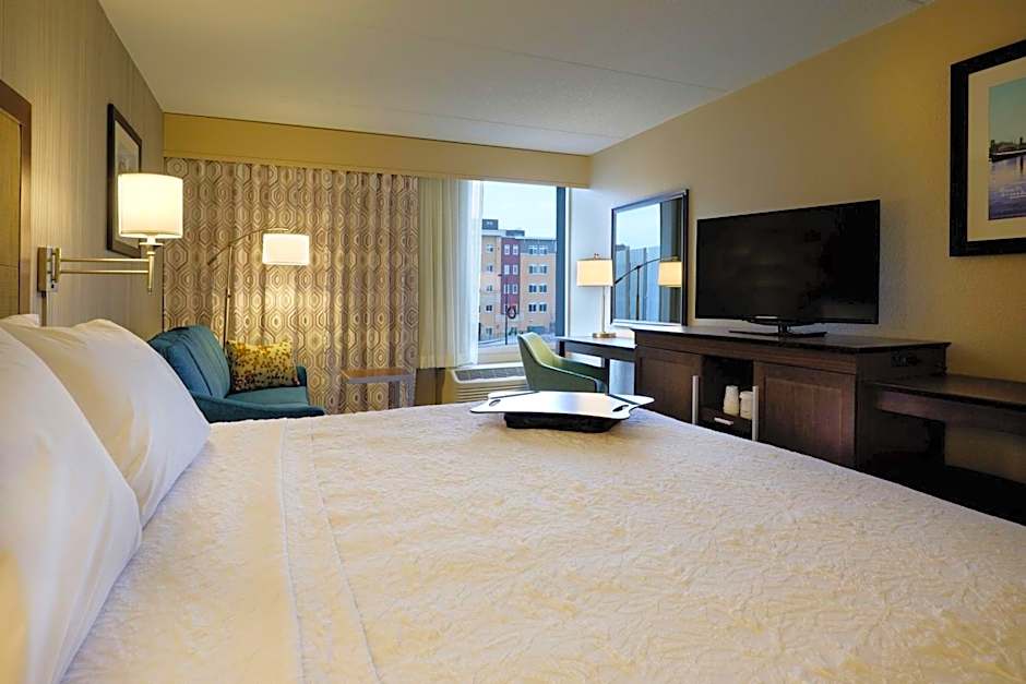 Hampton Inn By Hilton Green Bay Downtown WI