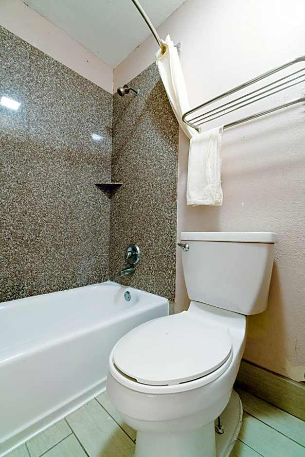 Regency Inn Three Rivers I-37