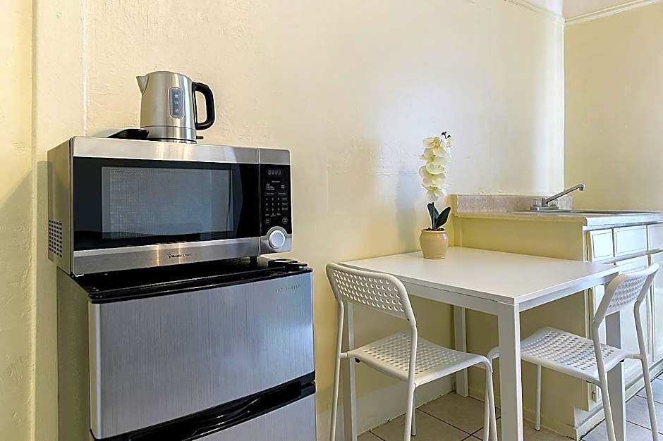 Pads on Pasadena Ave