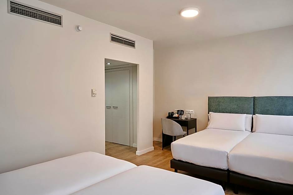 Tres Torres Atiram Hotels