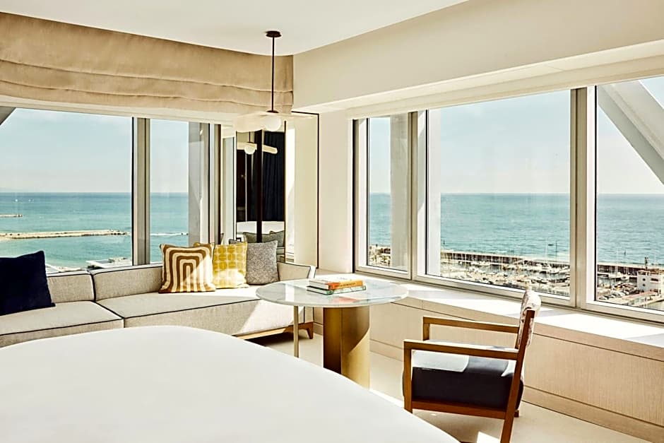Photo 1 of 3 of 1 King Bed, Seafront View