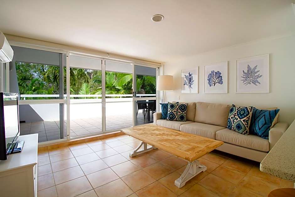 The White House Port Douglas