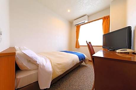Single Room (2 Adults)