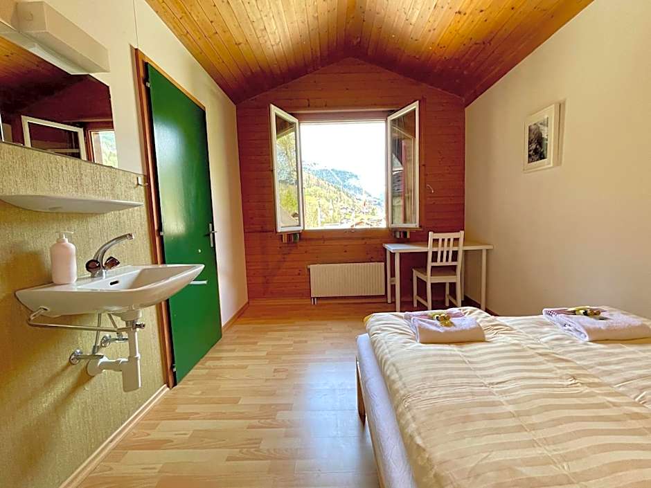 Alpine Base Hostel - Adults only