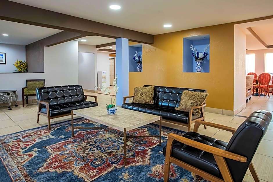 Travelodge by Wyndham Fort Wayne North – Fort Wayne, IN