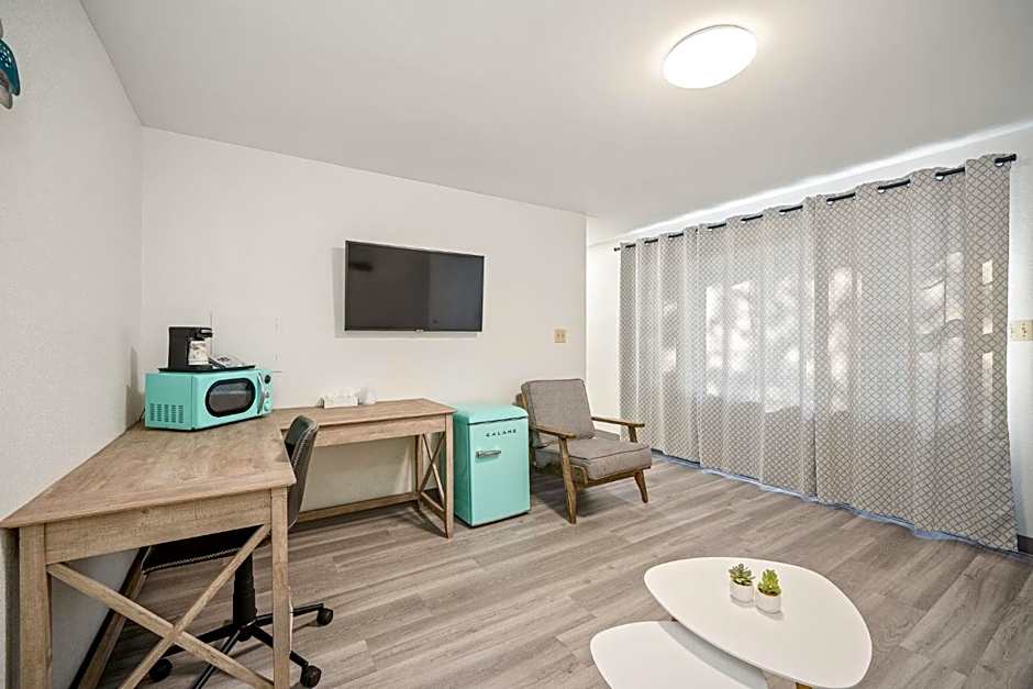 Founder's Brook Motel and Suites