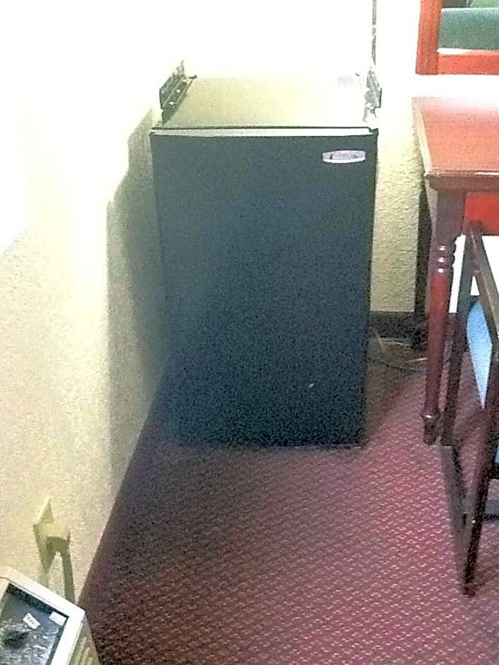 Super 8 by Wyndham Kennett