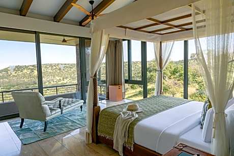 2-BEDROOM SUITE SAVANNAH PANORAMIC SAFARI EXPERIENCE