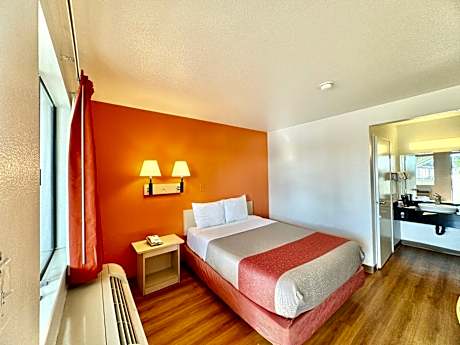 Queen Room - Disability Access