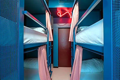 Private Room with 4 Beds with Shared Bathroom and AirC