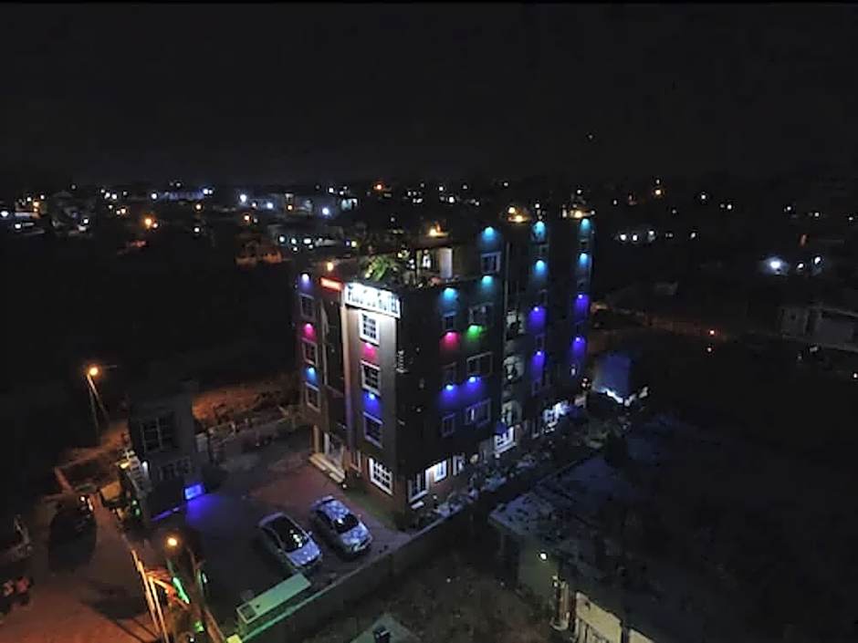 Plus 33 Hotel