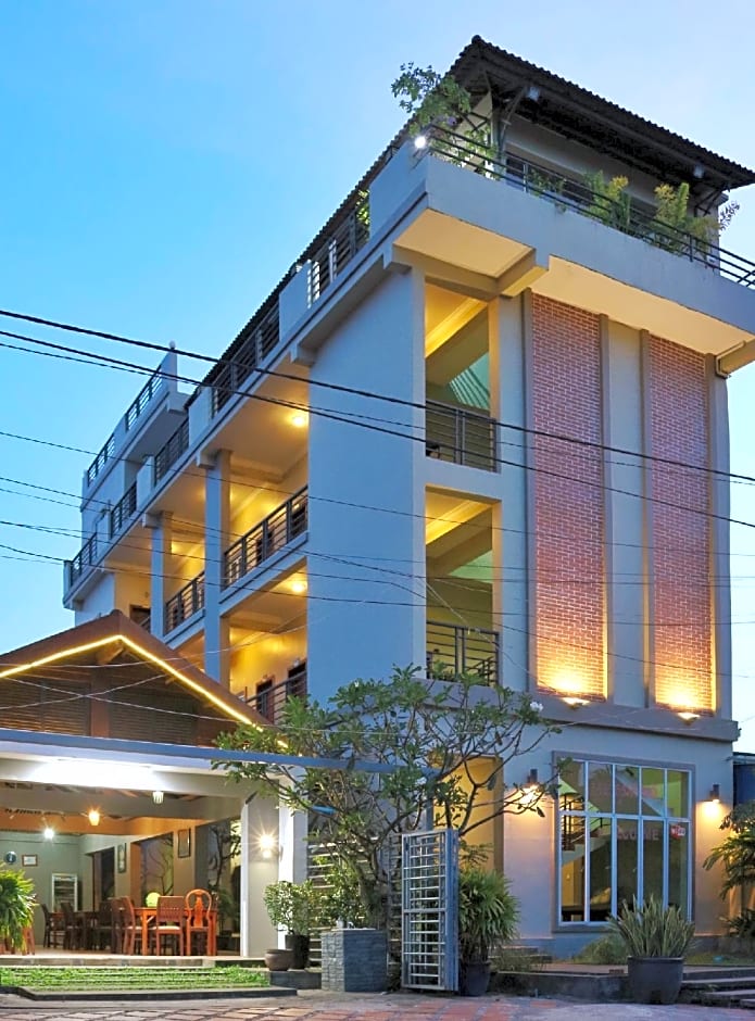 Neakru Guesthouse and Restaurant