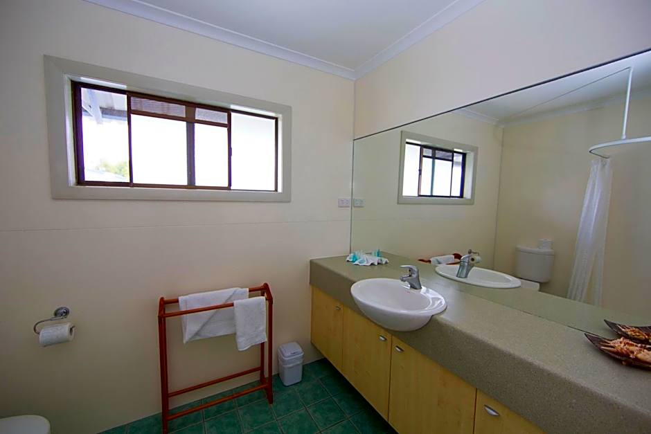 Apollo Jewel Beachfront Apartments