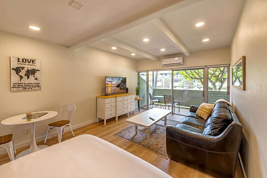 3mins Walk to Beach! Laundry, Pool, Hot Tub & More