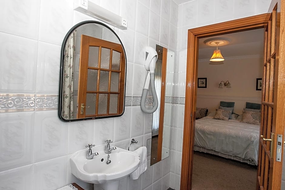 Ardmor Country House