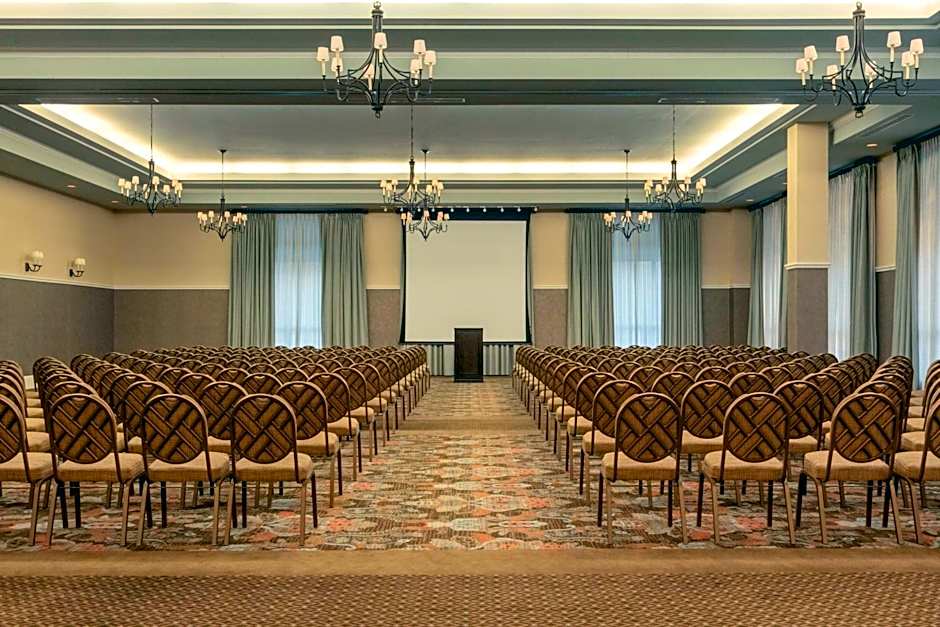 Embassy Suites By Hilton Savannah
