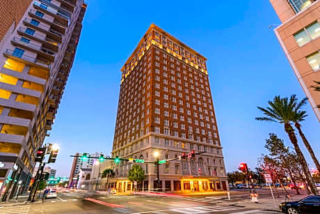 Hotel Flor Tampa Downtown, Tapestry Collection by Hilton