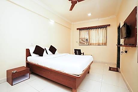 Hotel Della Comfort near Ambreshwar Shiv Mandir, Ambernath