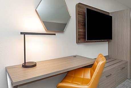 Queen Room with Two Queen Beds - Mobility Access Tub/Non-Smoking