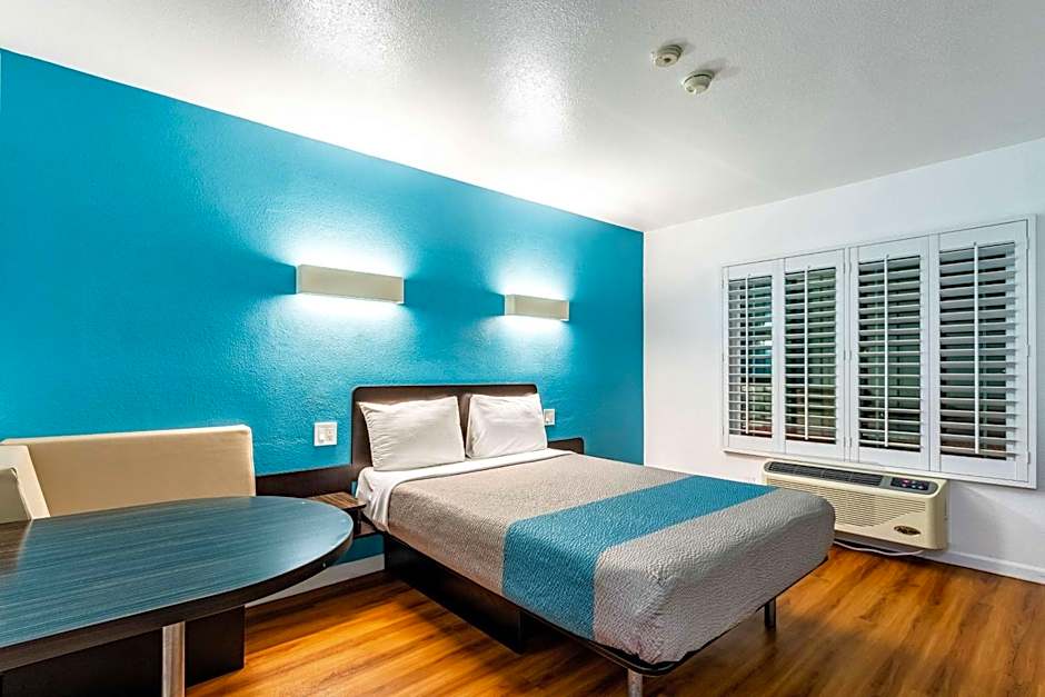 Motel 6-Fountain Valley, CA - Huntington Beach Area