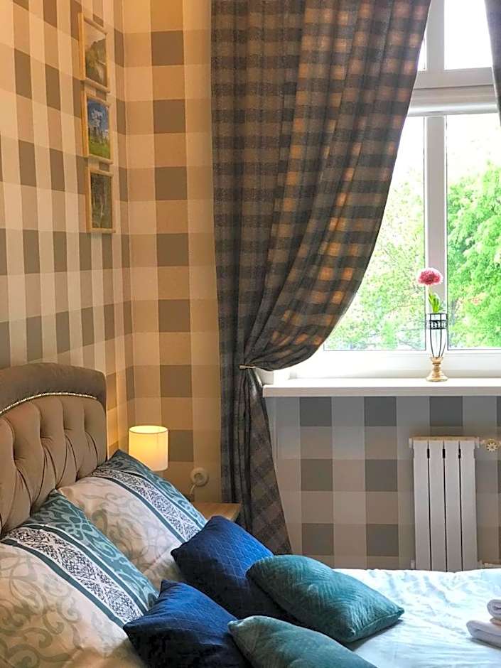 Hostel Night o'clock